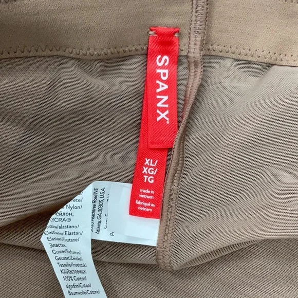 SPANX Booty-Lifting Mid Thigh Short 

U1-24 - Picture 4 of 4